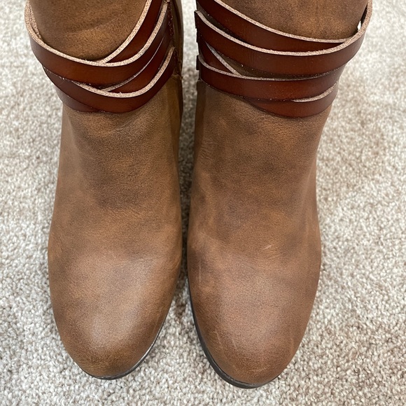 Madden Girl brown leather ankle boots. Size 8 - Picture 4 of 6